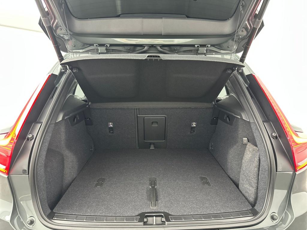 Volvo XC40 b4 gt plus dark pano