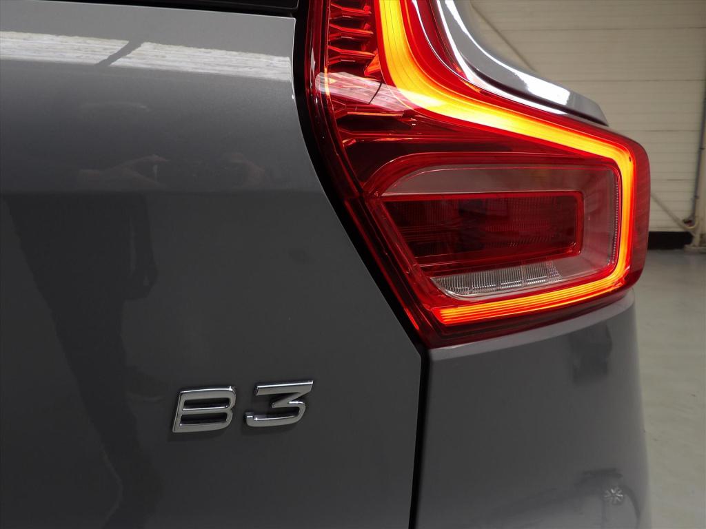 Volvo XC40 b3 163pk mild hybrid aut plus dark