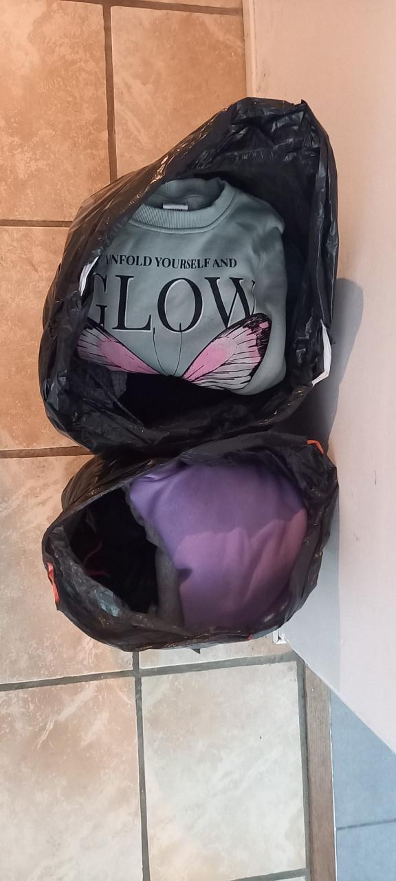 2 zakken kleding