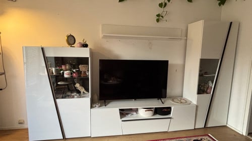 Moderne witte woonkamerkast – complete set met tv-meubel en plank