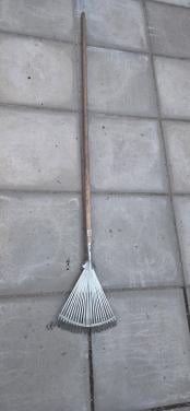 Bladhark met houten steel