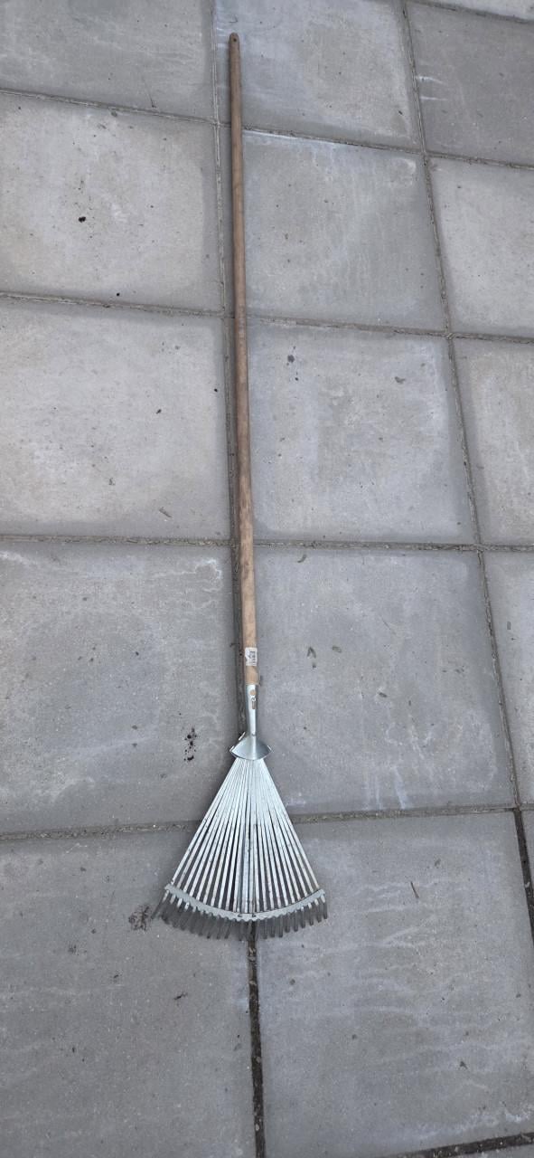 Bladhark met houten steel
