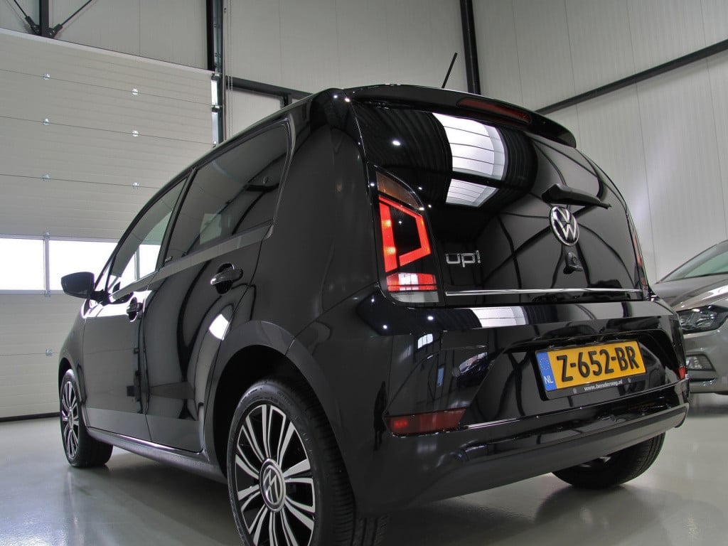 Volkswagen UP! 1.0 65pk 5drs. united | black edition