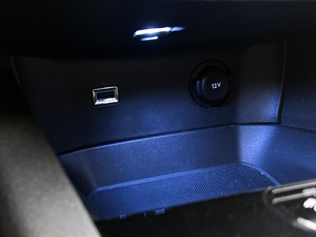 Peugeot 3008 1.2 puretech allure limited automaat | navigatie | grip contro