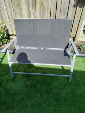 Te wegens overcompleet 2 persoons tuinbankje