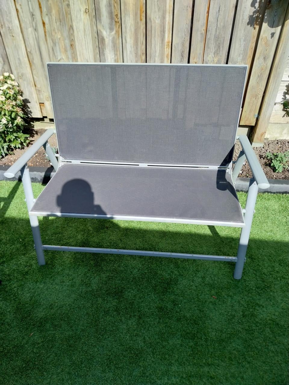 Te wegens overcompleet 2 persoons tuinbankje