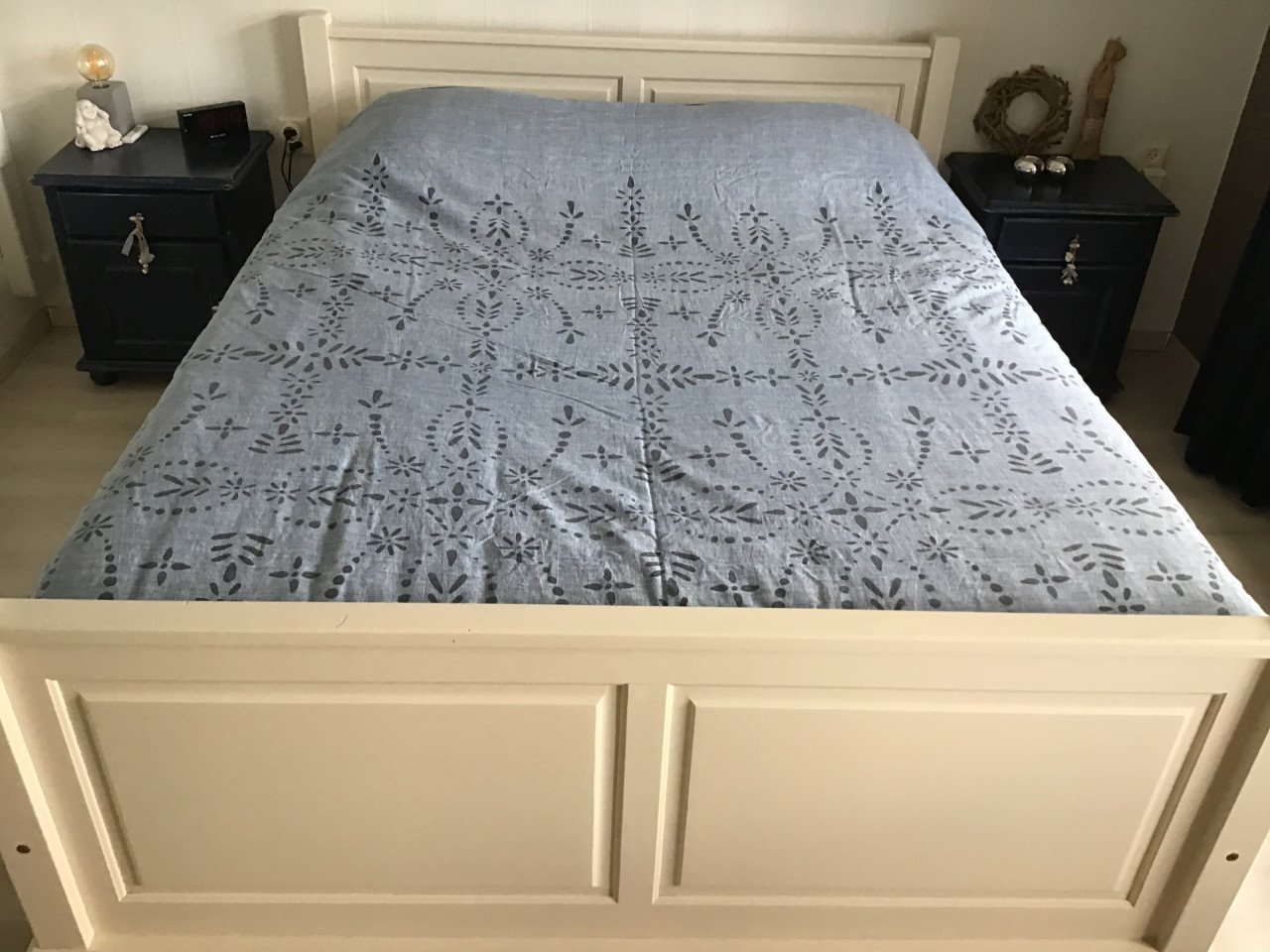 Bed + nachtkastjes