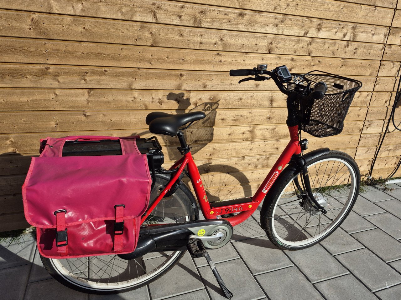 Fijne Elektrische damesfiets met fietstassen! E-bike