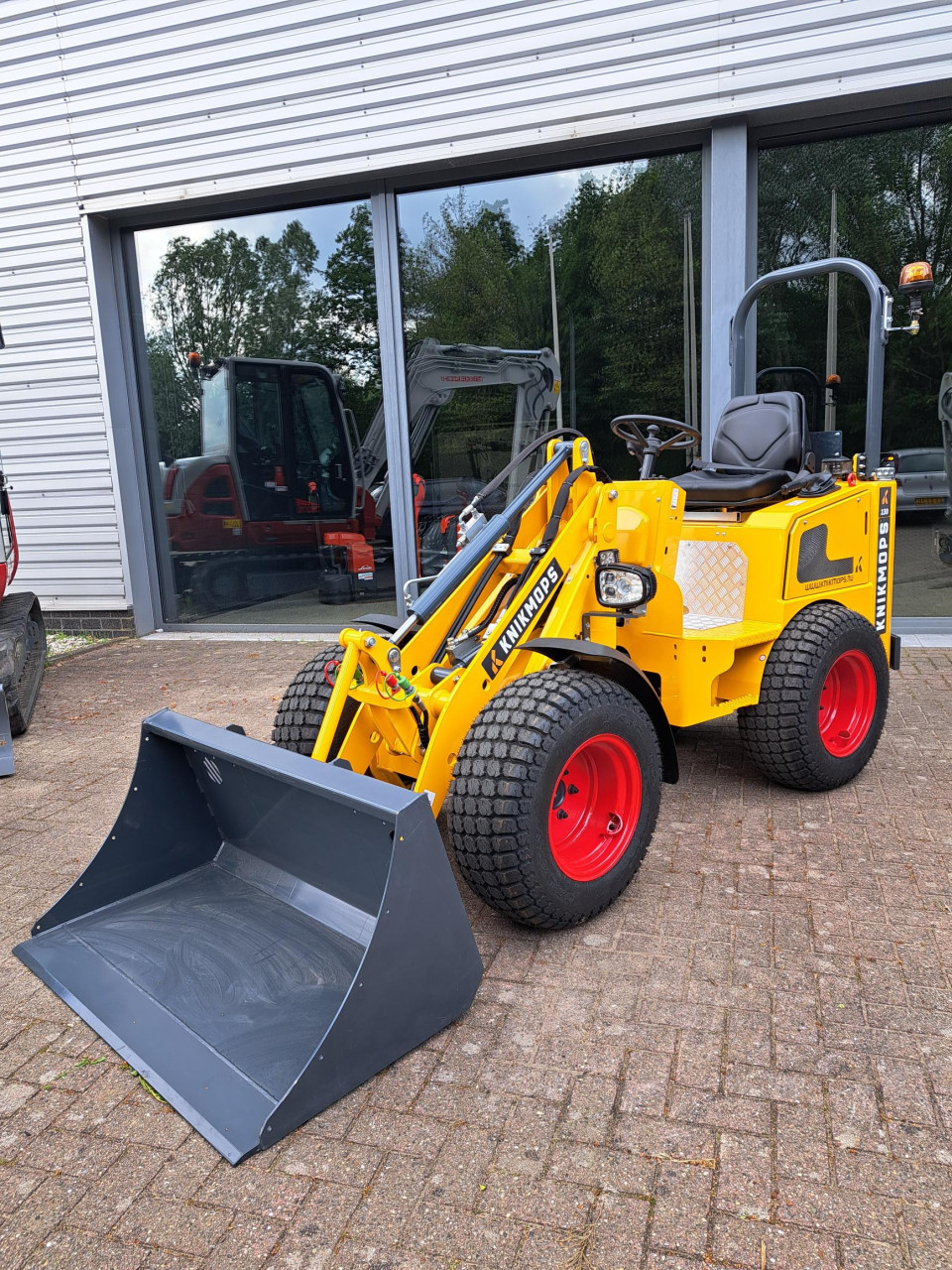 Mini graafmachines, knikladers en rupsdumpers te huur