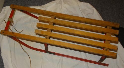 Een antieke slee, maar doet het perfect!