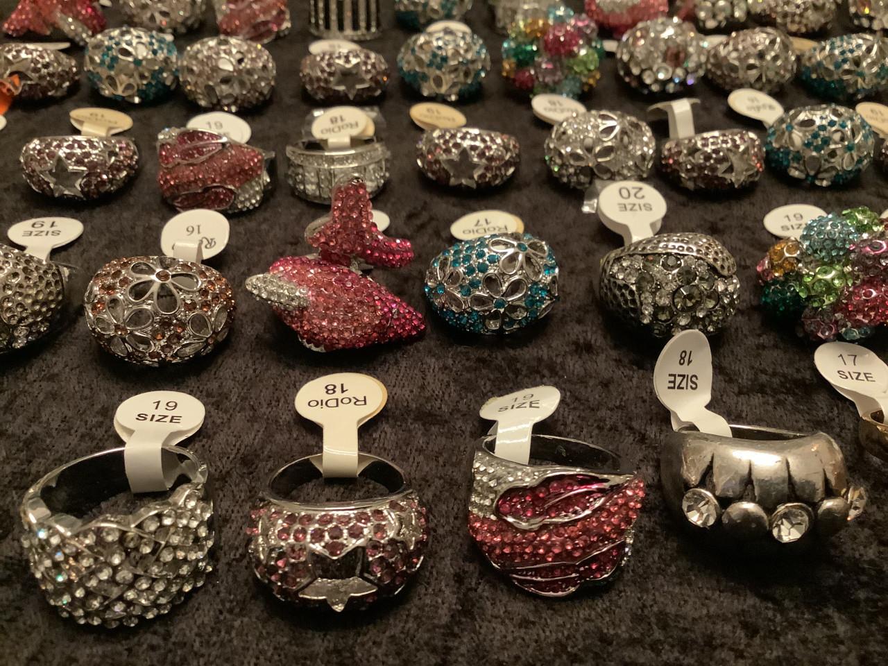 ***** partij nieuwe prachtige ringen *****. . (Partij 68)