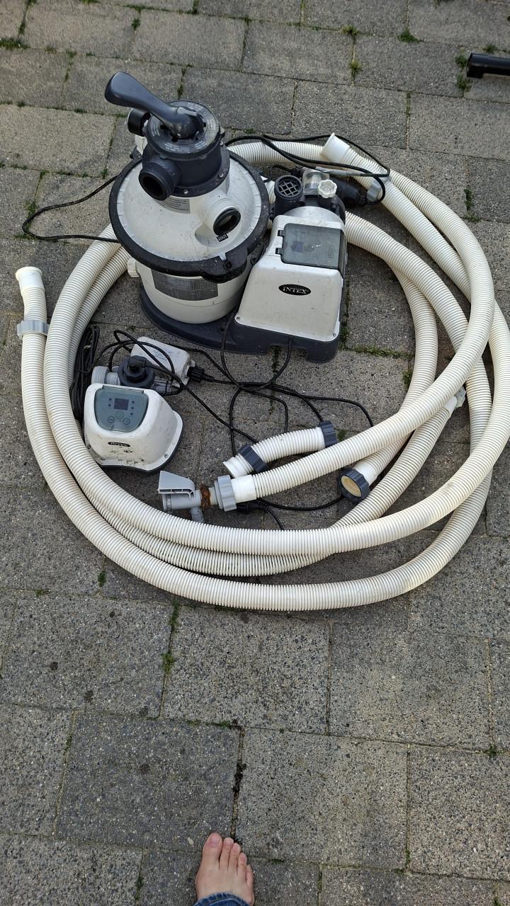 Zwembadpomp en zoutwater installatie