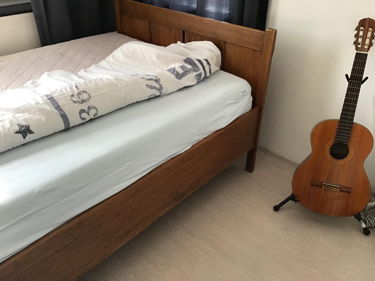 Twijfelaar bed ouderwets met matras en topper