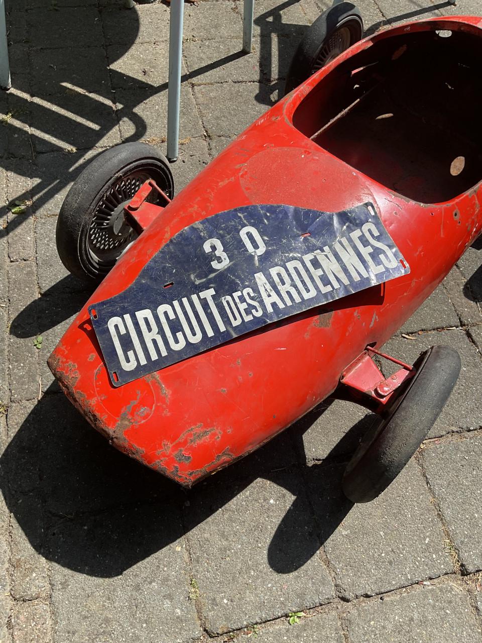 Vintage metalen rallyschilden