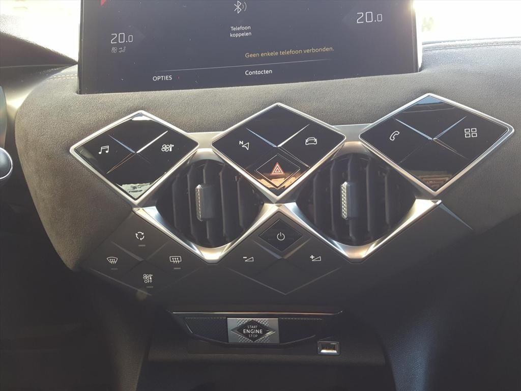 Ds Ds 3 crossback 1.2 puretech 100pk business | navi | bt | applecarplay & 