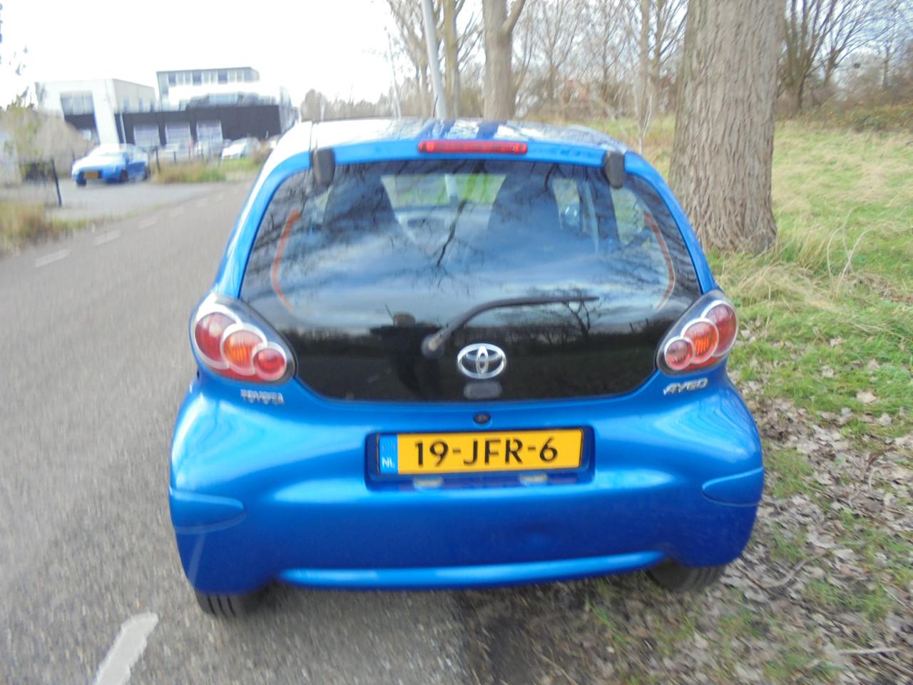 Aygo 1.0-12V Dynamic blue met slechts 125.098 Kilometer met N.A.P
