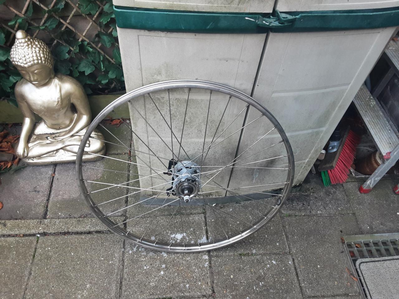 28 inch r.v.s nexus achterwiel, 3 speed,rollerbrake rem