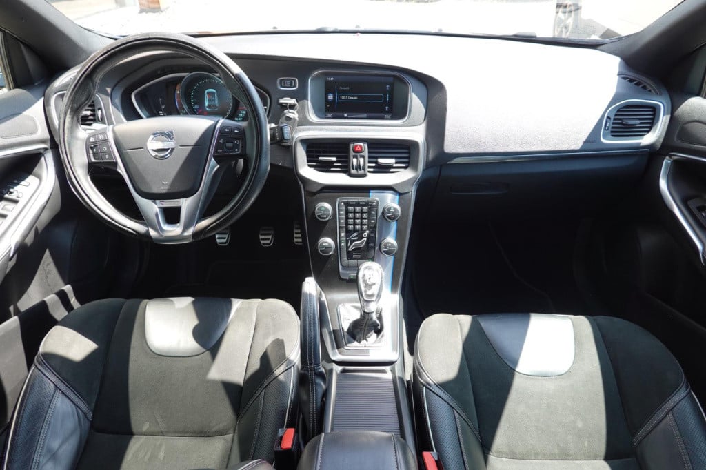 Volvo V40 1.6 t3 r-design