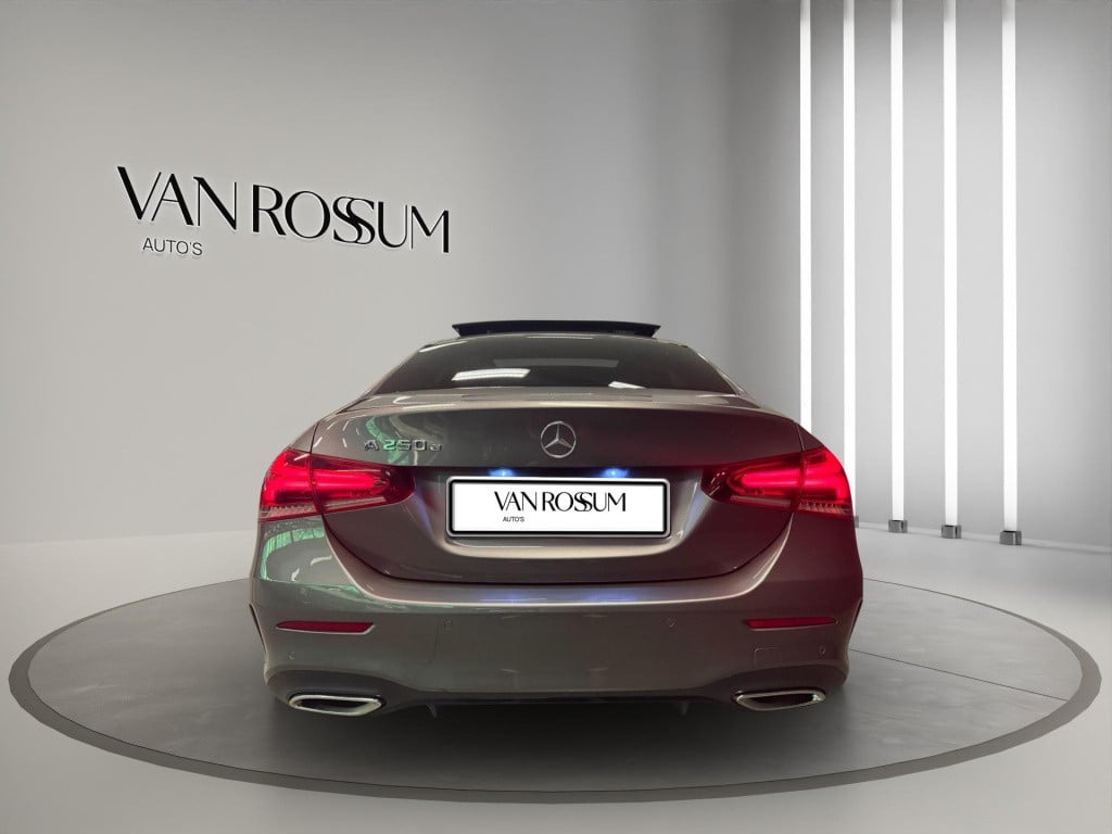 Mercedes-Benz A-Klasse 250 e amg line pano led matrix
