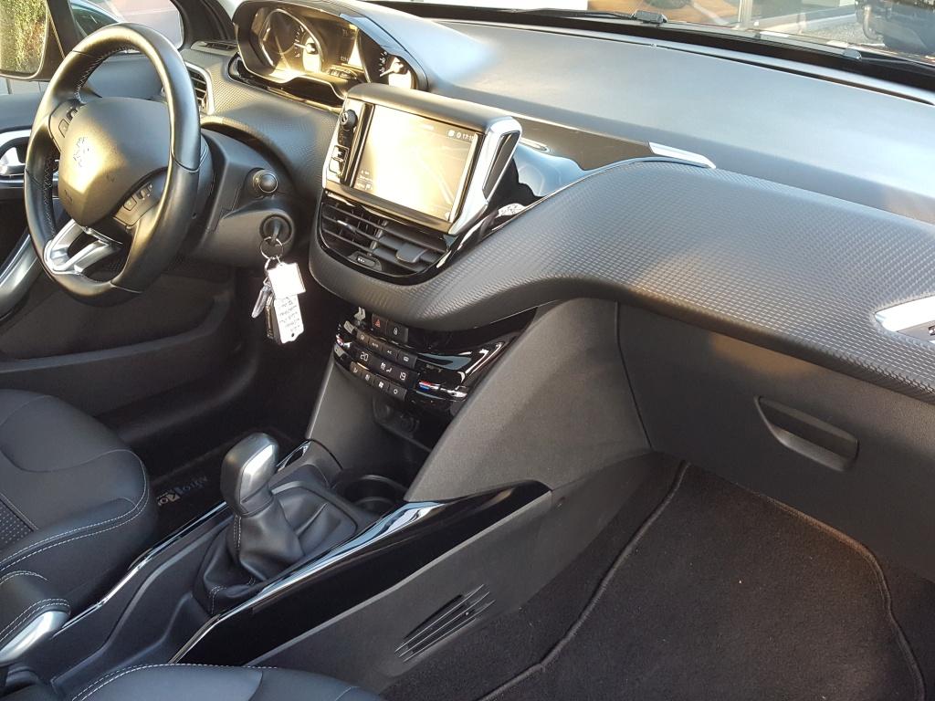 Peugeot 2008 1.2 puretech 110pk allure trekhaak | apple carplay & android a