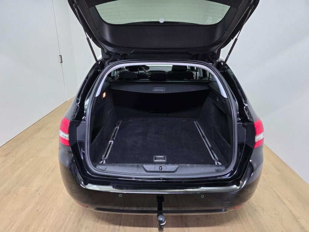 Peugeot 308 sw occasion stationwagen met trekhaak en grote kofferbak | twee