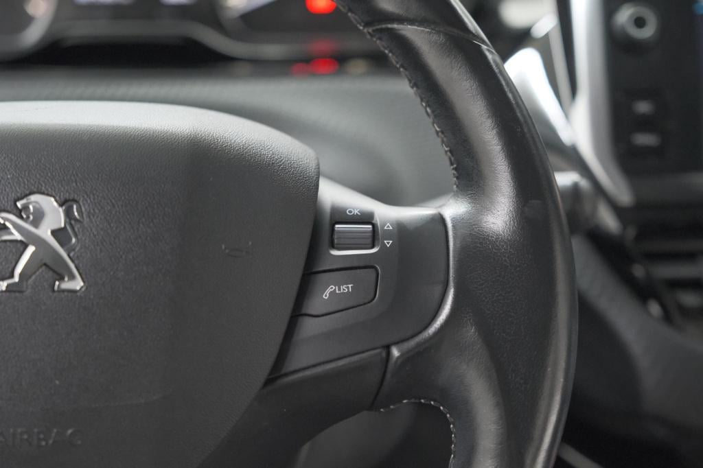 Peugeot 208 puretech 110 tech edition | camera | apple carplay | parkeersen