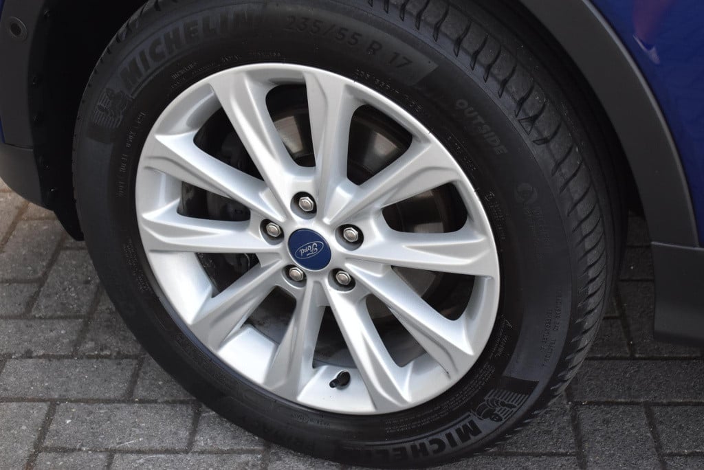 Ford Kuga 1.5 titanium | volledig dealer onderhouden | trekhaak | 1800kg tr