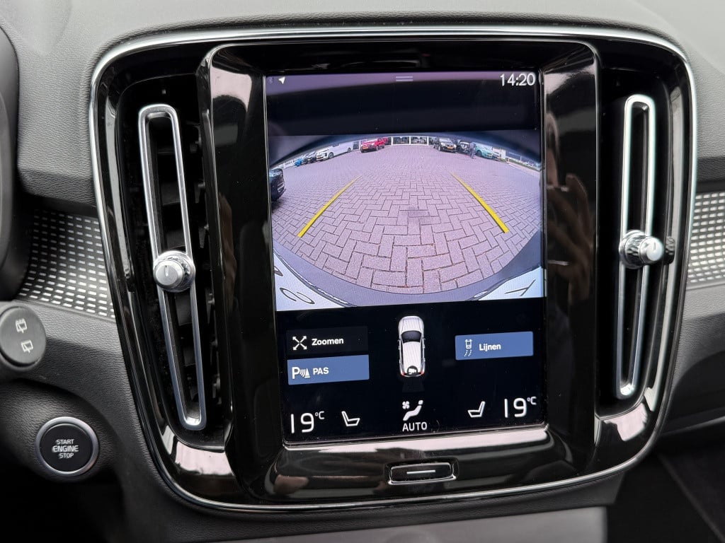 Volvo XC40 t4 211pk recharge ultimate dark | panodak| adap.cruise| leder| c