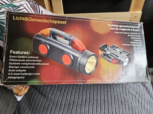 Nieuwe grote 12 volt auto zaklamp met oplader en gereedschap....