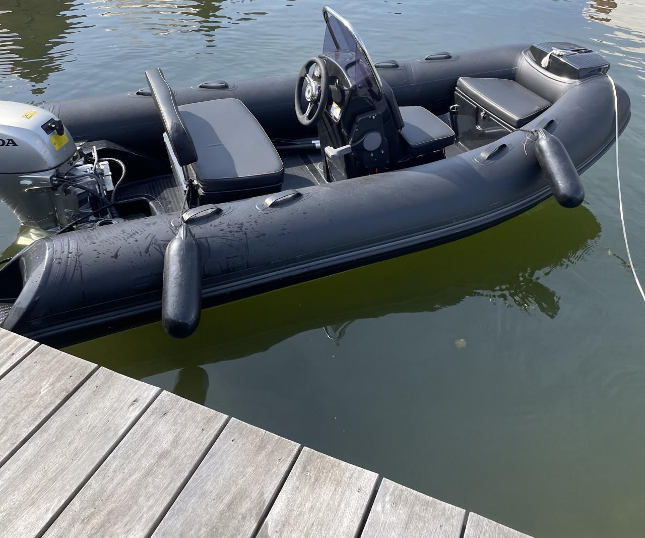 Grand rib boot silverline de Luxe 370