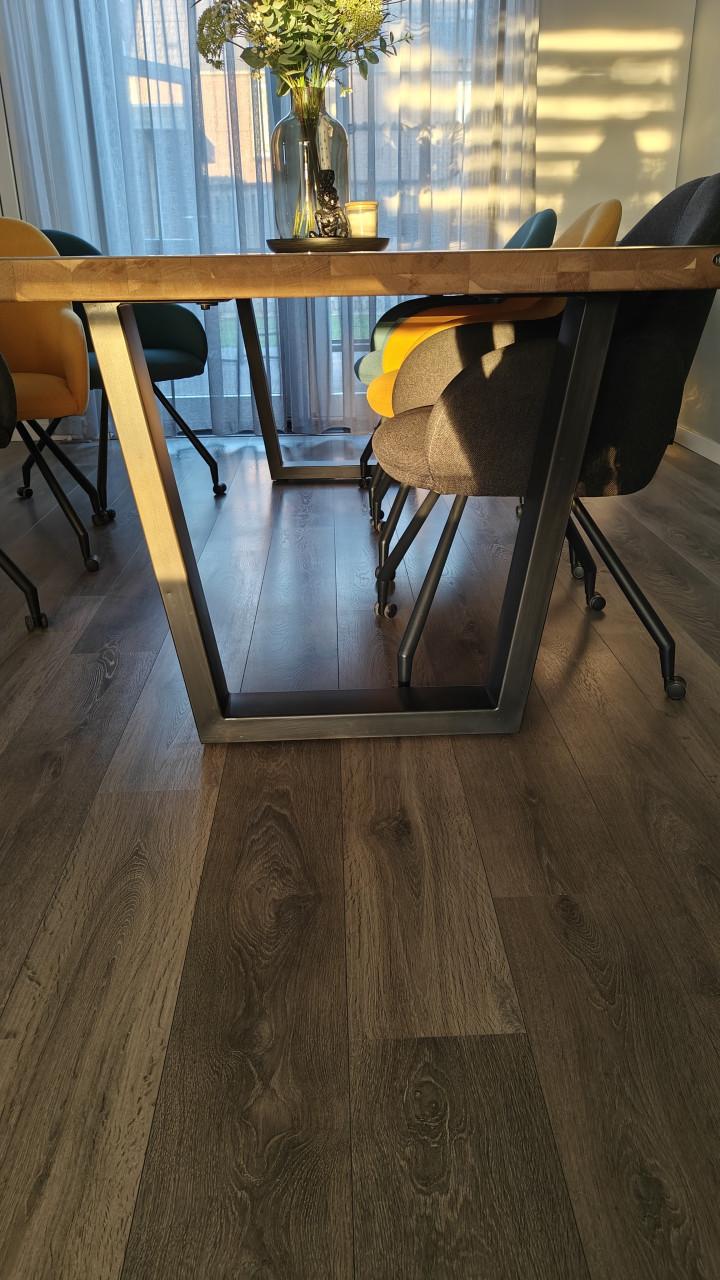 Eettafel met 6 stoelen