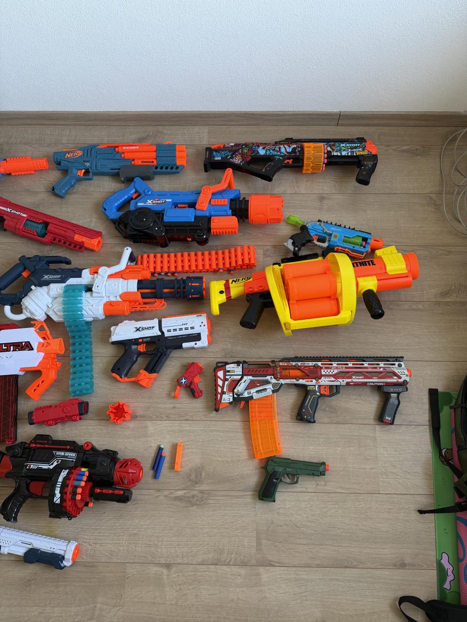 Grote collectie Nerf en X-Shot blasters met accessoires