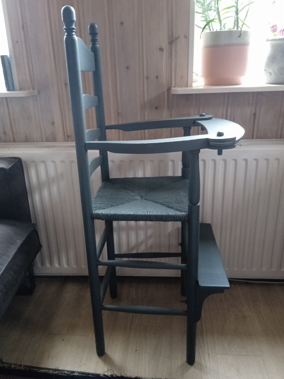 Antieke oude vintage kinderstoel