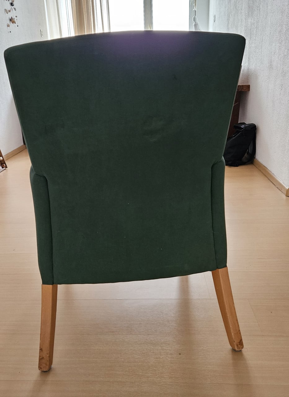 Gratis bank, bed, 2 stoelen, tafel