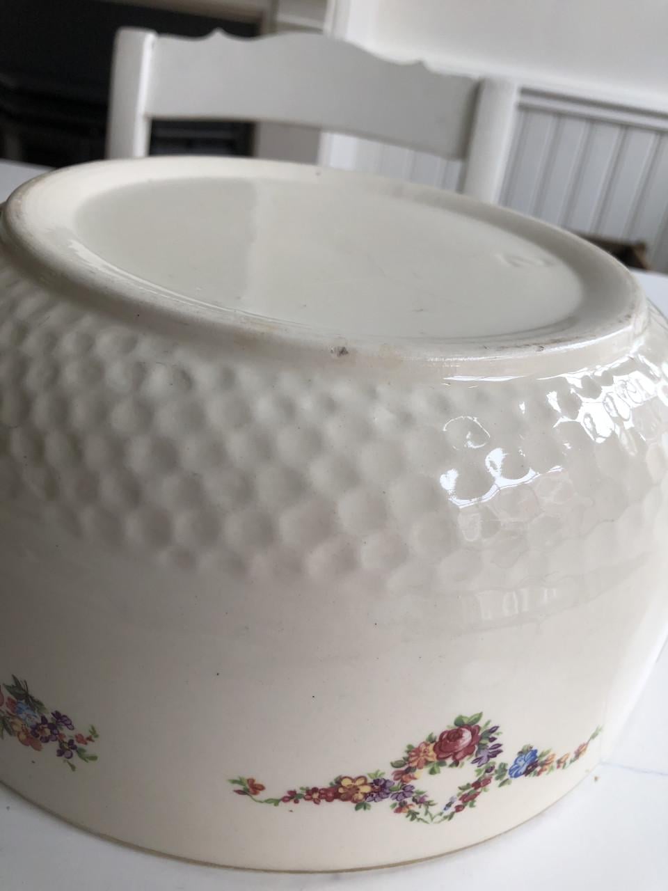 Mooie brocante hoge schaal met bloemendecor