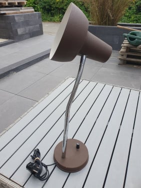 Prachtige vintage jaren 60 bruine metalen Tafel/bureaulamp....