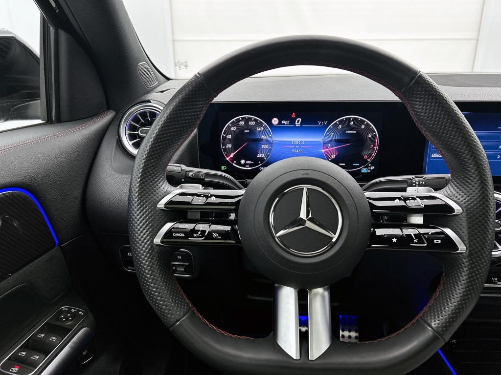 Mercedes-Benz Gla-klasse 200 amg line | sfeerverlichting | panoramadak | cr
