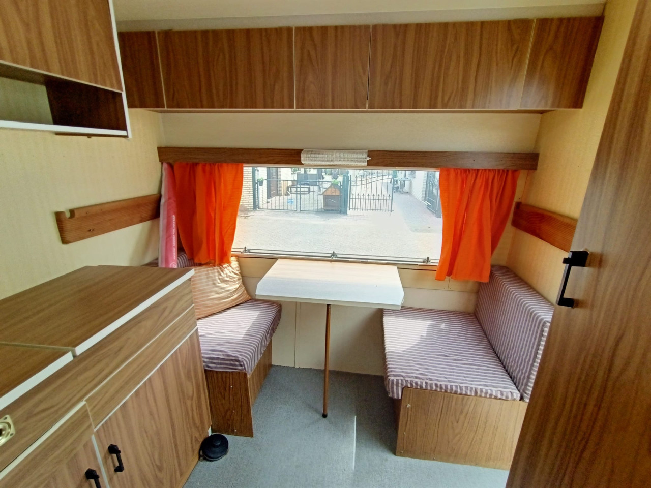 Uniek mooie Retro oldtimer 1974 , Wehl caravan met voortent