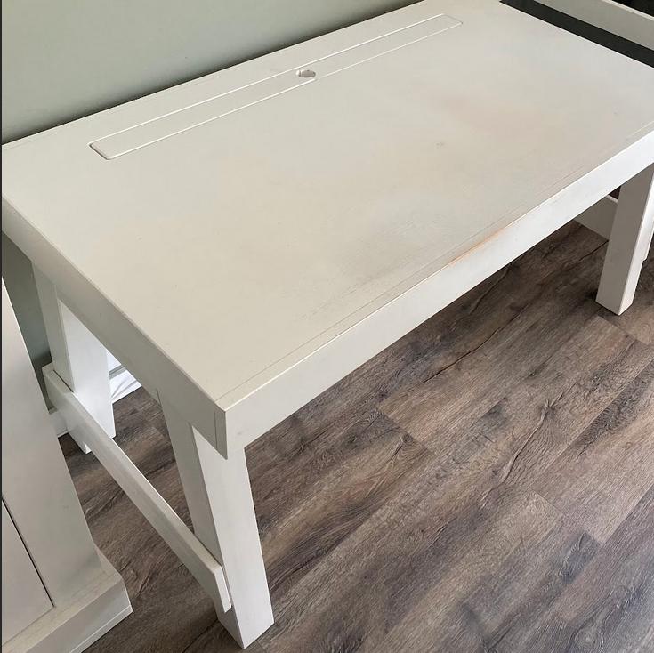 Wit bureau met zwart vak (BePureHome Grooving bureau)