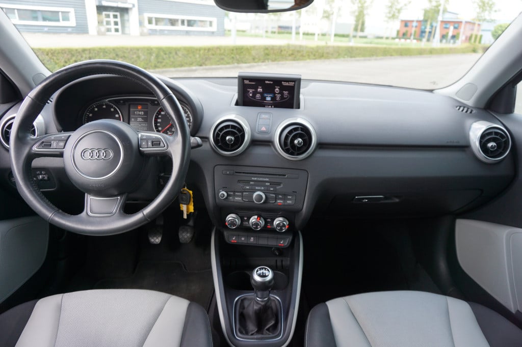 Audi A1 1.4 tfsi attraction airco / navi / parkeers. / elektr. ramen