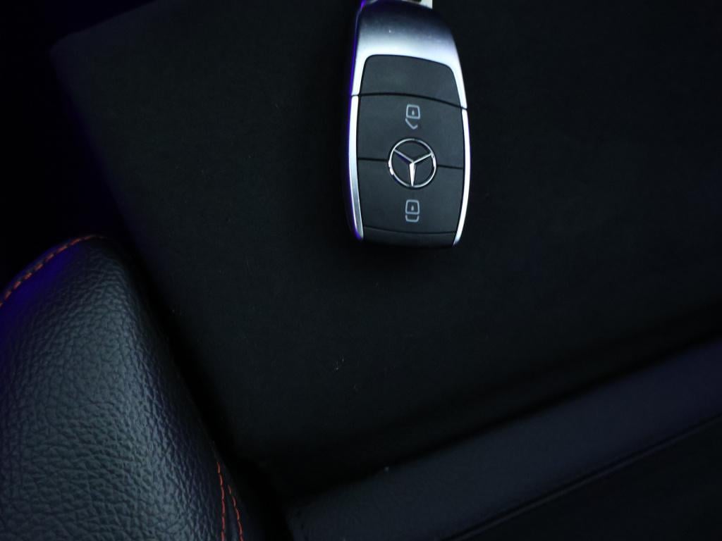 Mercedes-Benz A-Klasse 180 business solution amg | panoramadak | memory pak