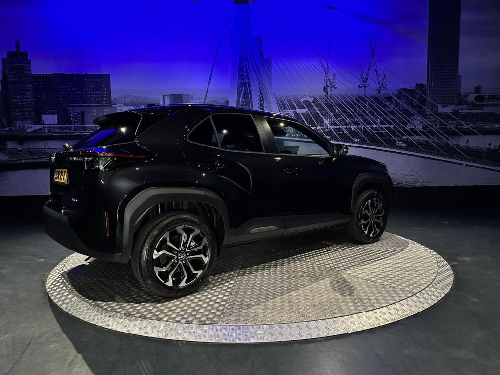 Toyota Yaris Cross 1.5 hybrid 130 dynamic *acc*winterpakket*camera*17inch*