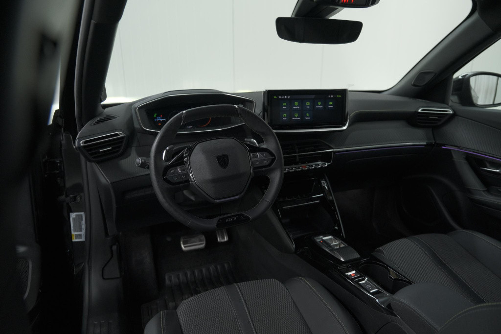 Peugeot 2008 puretech 130 eat8 gt | camera | apple carplay | parkeersensore