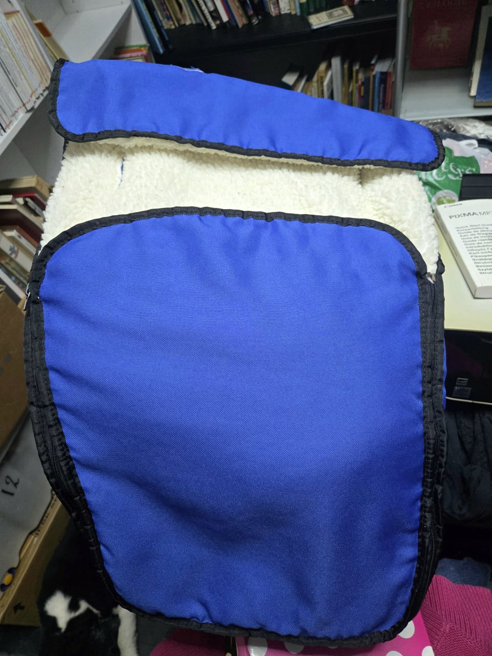 Blauwe Voetenzak met superzachte binnenvoering. 90x45cm