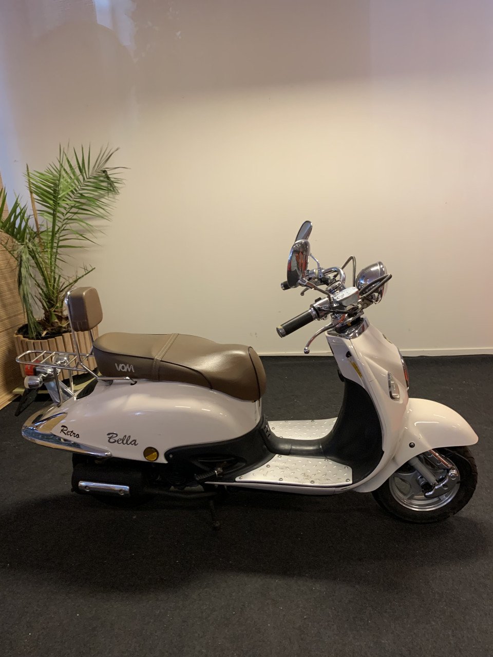 RETRO SCOOTER 25KM NU 495,= RIJKLAAR