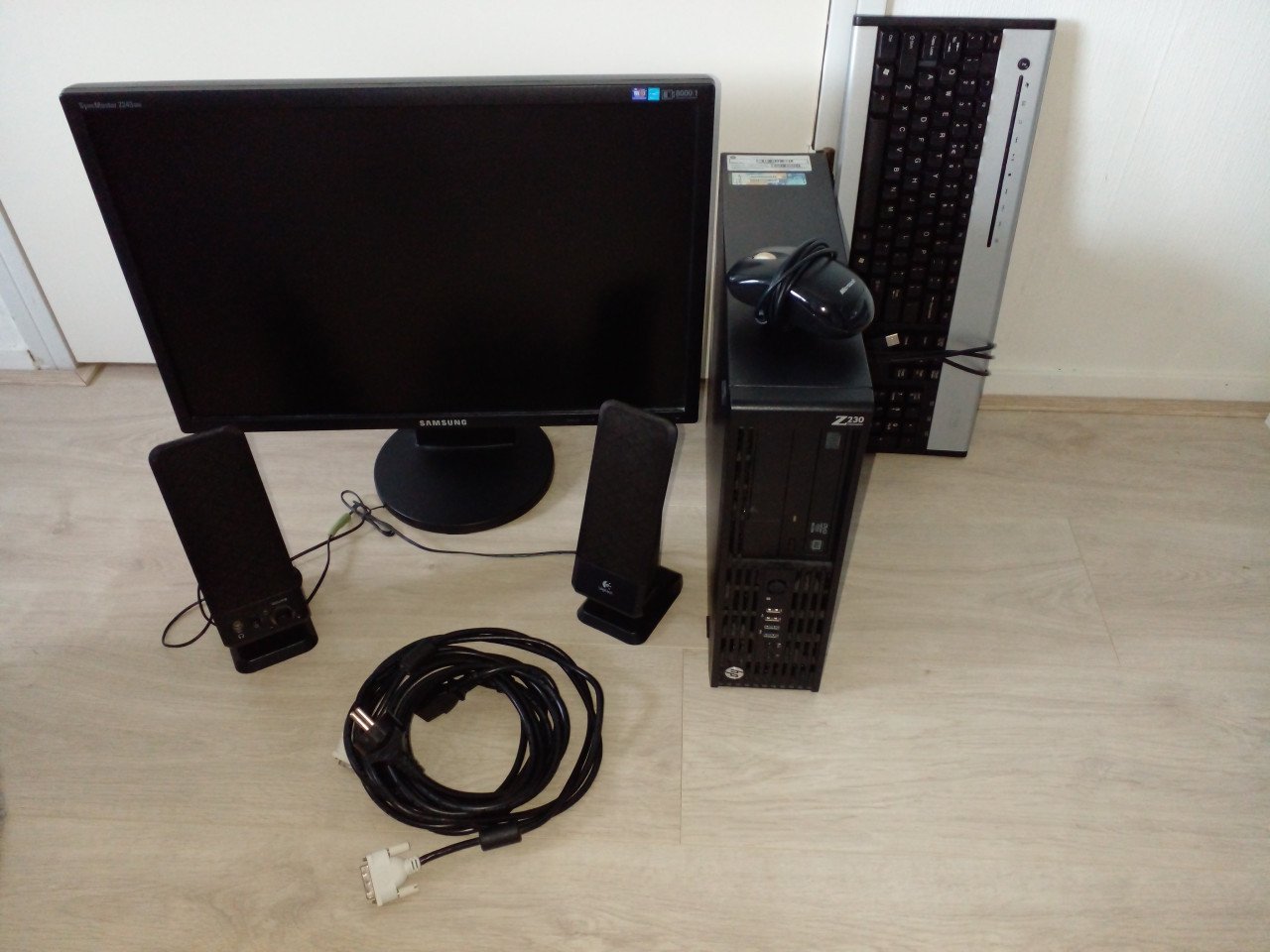Complete pc set Intel i7 / wifi / monitor/ boxjes / tb/muis.