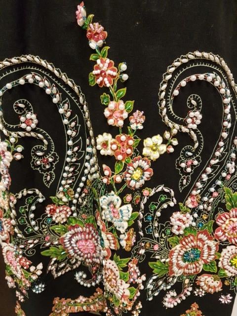 Jurk met parels en borduursels en vestje