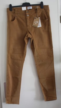 Nieuwe caramelkleurige broek maat 44