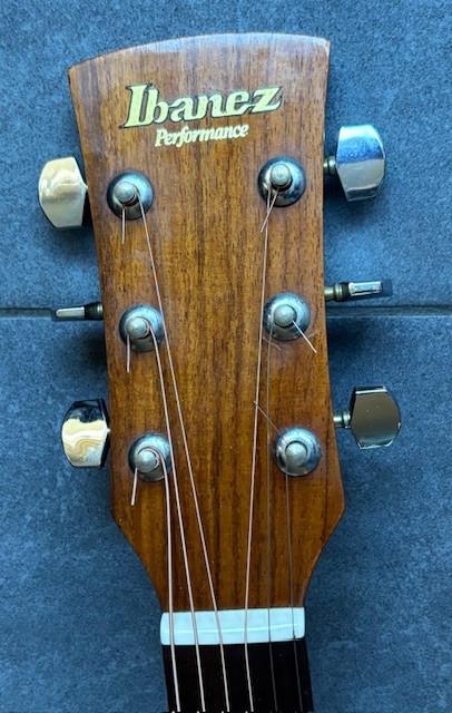 Ibanez gitaar voor.......