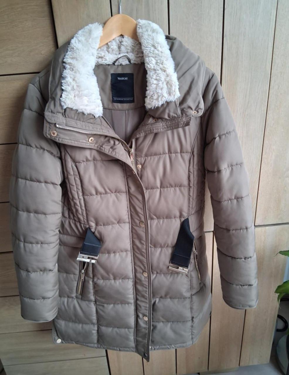 2  MOOIE WARME WINTERJASSEN.  SAMEN VOOR  8.50       MAAT  40